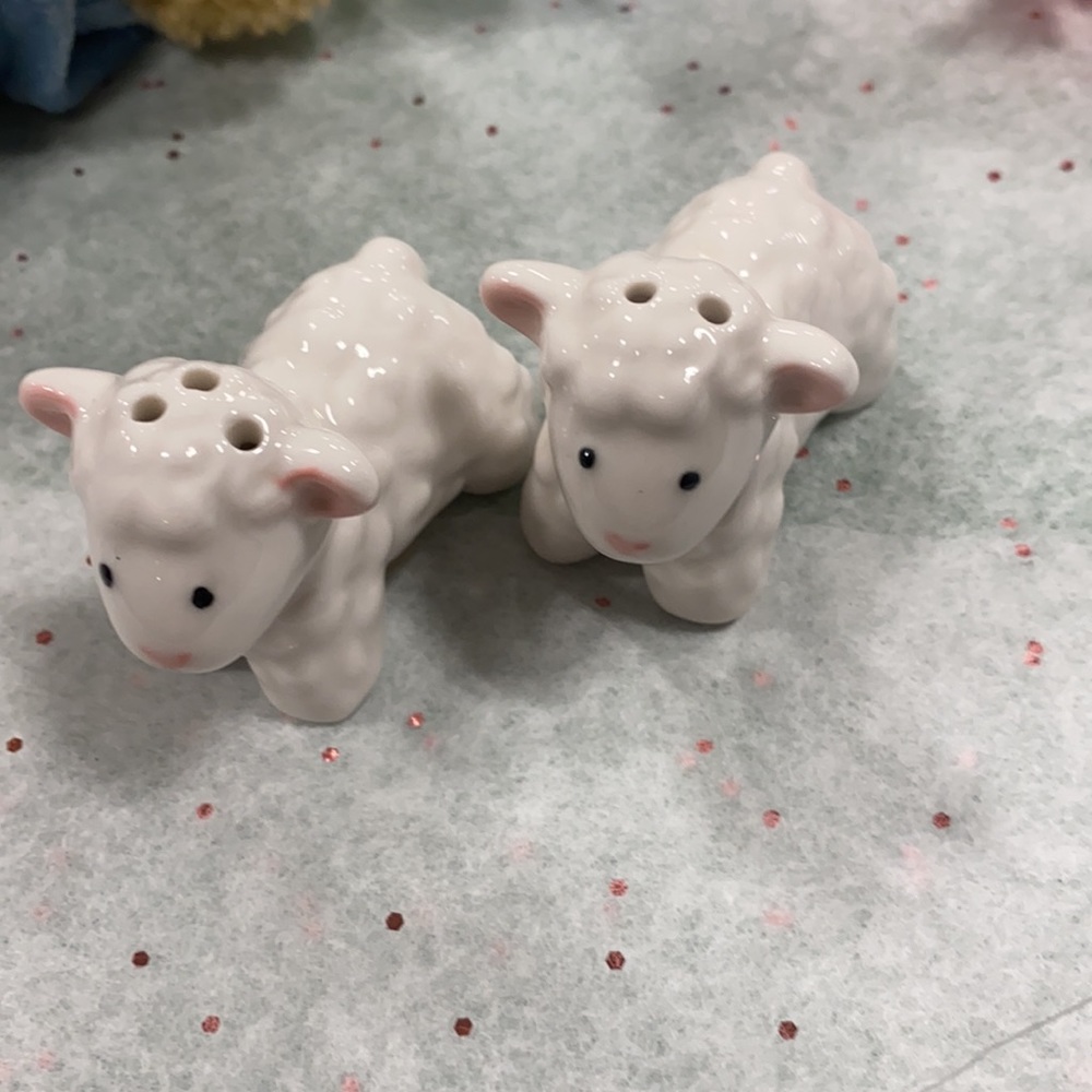 Easter lamb salt and pepper shakers